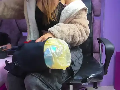 Snapshot of Emy_Latin chatting on September 26, 11:58 am Emy Latin online show from September 26, 11:58 am