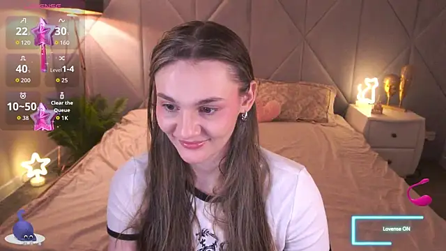 Snapshot of DiamondGoldie chatting on November 18, 8:46 pm DiamondGoldie online show from November 18, 8:46 pm