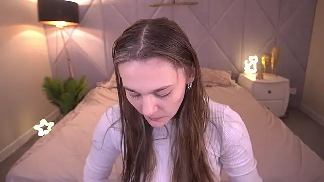 Snapshot of DiamondGoldie chatting on November 19, 8:20 pm DiamondGoldie online show from November 19, 8:20 pm