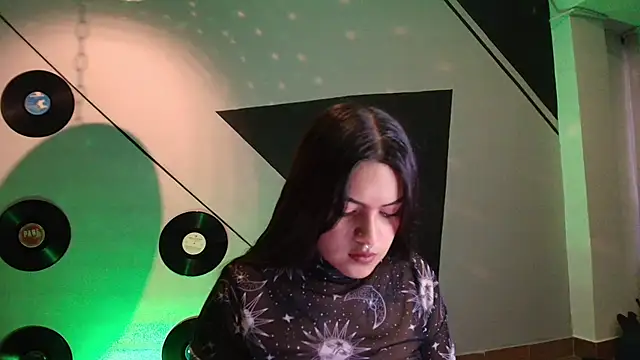 Lilith and Khloe online show from November 15, 11:18 am