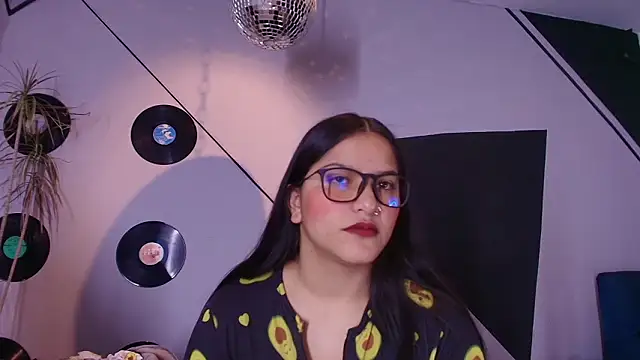 Lilith and Khloe online show from March 3, 11:16 am