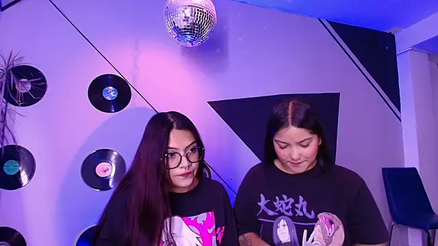 Lilith and Khloe online show from March 13, 11:17 am