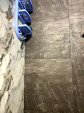 Snapshot of Linda_Bellucci chatting on December 17, 8:04 pm Linda Bellucci online show from December 17, 8:04 pm