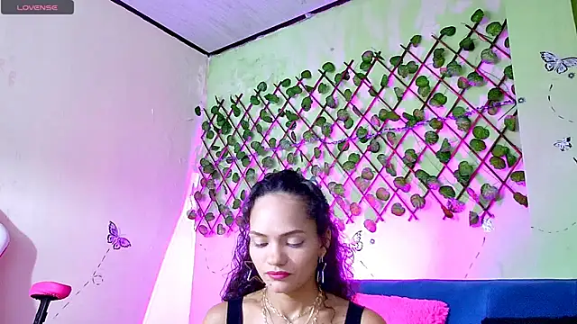 Karen Ariass online show from May 11, 1:39 pm