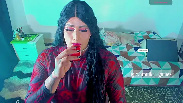 Snapshot of Sweetveronik_44 chatting on February 6, 8:01 pm Sweetveronik 44 online show from February 6, 8:01 pm