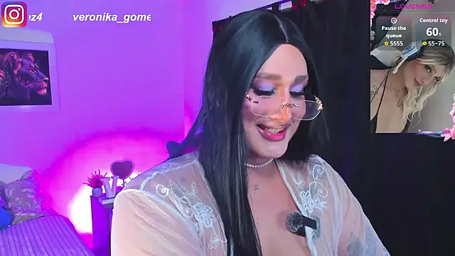 Snapshot of Sweetveronik_44 chatting on March 12, 12:17 am Sweetveronik 44 online show from March 12, 12:17 am