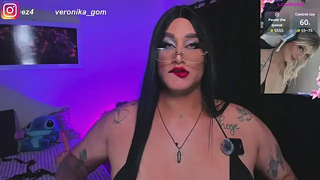 Snapshot of Sweetveronik_44 chatting on March 15, 5:13 am Sweetveronik 44 online show from March 15, 5:13 am