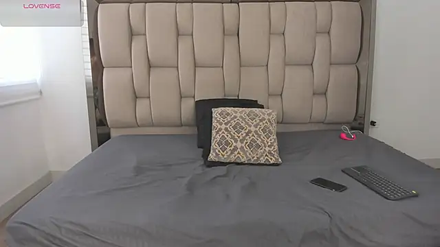 Snapshot of Enzo_issis chatting on October 23, 6:17 pm Enzo issis online show from October 23, 6:17 pm