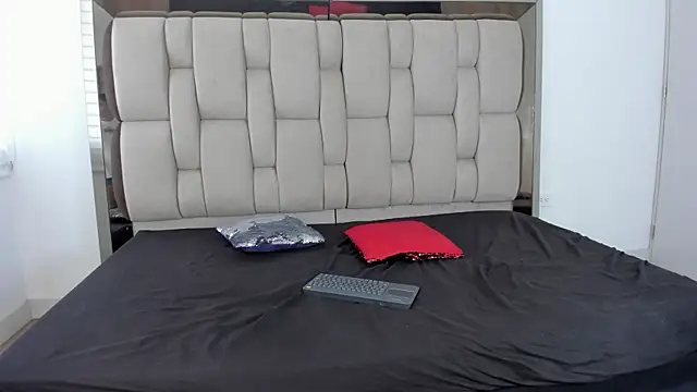 Snapshot of Enzo_issis chatting on October 29, 6:20 pm Enzo issis online show from October 29, 6:20 pm