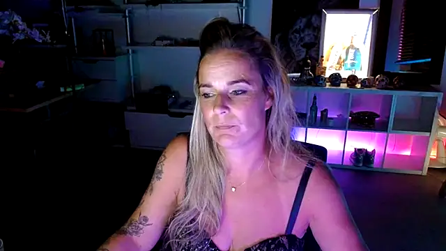 Mrs-Aurora online show from October 2, 7:21 pm