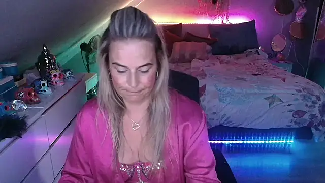 Mrs-Aurora online show from May 16, 7:01 pm