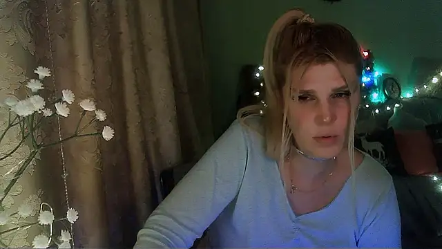 Snapshot of TsPostophere chatting on December 6, 2:06 pm TsPostophere online show from December 6, 2:06 pm