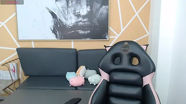 olivia russo  online show from March 15, 1:39 pm