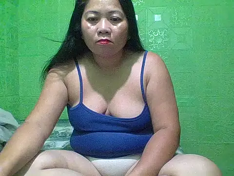 Snapshot of hottestmommm12345 chatting on September 24, 8:45 pm hottestmommm12345 online show from September 24, 8:45 pm