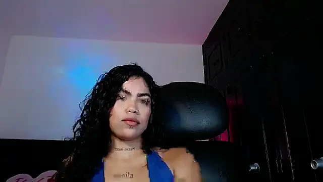 Snapshot of violetwitch05 chatting on September 16, 4:35 am violetwitch05 online show from September 16, 4:35 am