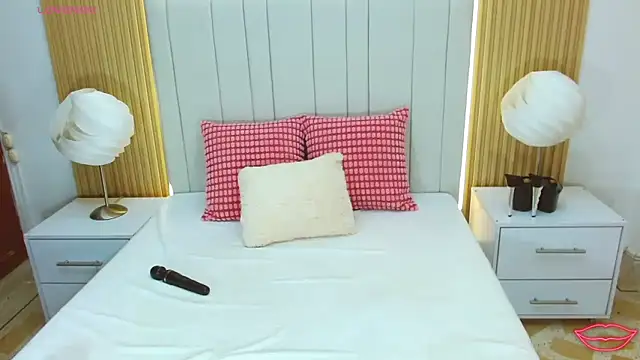 WildScarlet online show from October 6, 12:46 pm