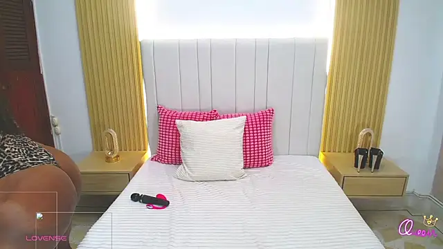 WildScarlet online show from March 6, 1:07 pm