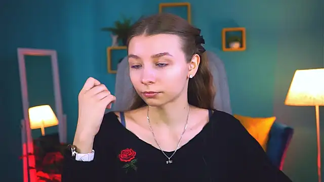 JulieDaniel online show from October 7, 8:11 am