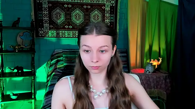 JulieDaniel online show from November 13, 8:24 am