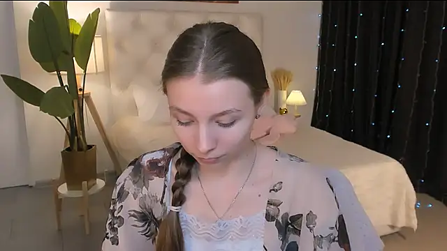 JulieDaniel online show from April 1, 8:15 am