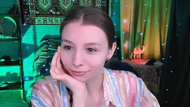 JulieDaniel online show from April 3, 4:21 am