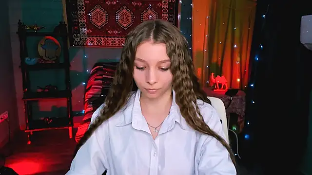 JulieDaniel online show from May 11, 2:45 pm