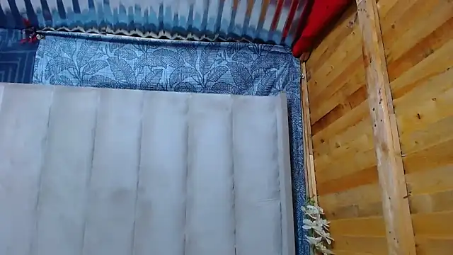 Snapshot of SexyChantyBabe25 chatting on December 17, 1:11 am SexyChantyBabe25 online show from December 17, 1:11 am