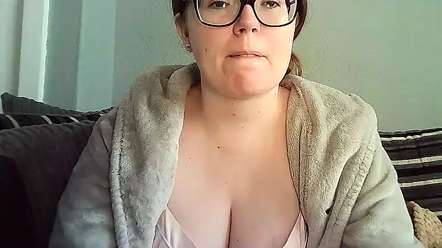 Snapshot of Curvy-BellaX chatting on September 8, 6:07 pm Curvy-BellaX online show from September 8, 6:07 pm