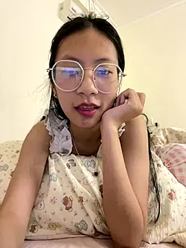 Lil-Gi online show from November 8, 5:01 pm