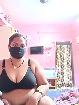 Snapshot of biggbobbsgirl chatting on January 5, 5:49 pm biggbobbsgirl online show from January 5, 5:49 pm