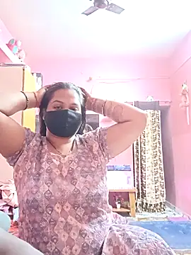 Snapshot of biggbobbsgirl chatting on February 5, 6:23 pm biggbobbsgirl online show from February 5, 6:23 pm