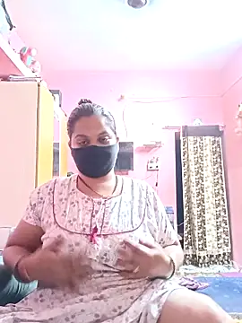 Snapshot of biggbobbsgirl chatting on February 10, 6:23 pm biggbobbsgirl online show from February 10, 6:23 pm