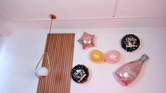 NicolWhite online show from October 11, 12:36 pm