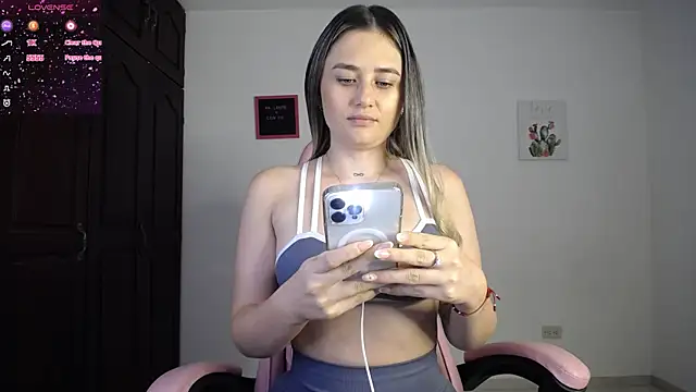 Snapshot of Veronika__Winslow_ chatting on September 24, 6:28 am Veronika  Winslow  online show from September 24, 6:28 am