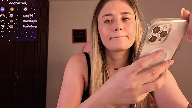 Snapshot of Veronika__Winslow_ chatting on October 7, 6:43 am Veronika  Winslow  online show from October 7, 6:43 am