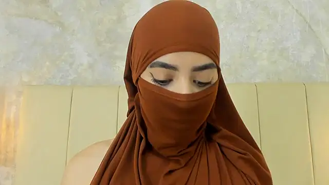 Snapshot of nayiraa_ chatting on April 11, 11:47 am nayiraa online show from April 11, 11:47 am