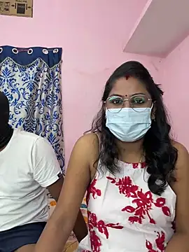 Snapshot of Lovlycouple1 chatting on October 23, 5:33 pm Lovlycouple1 online show from October 23, 5:33 pm