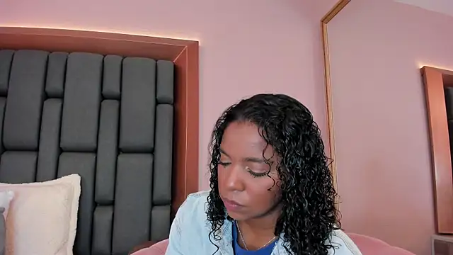 Snapshot of LisaMendez chatting on September 10, 8:31 pm LisaMendez online show from September 10, 8:31 pm