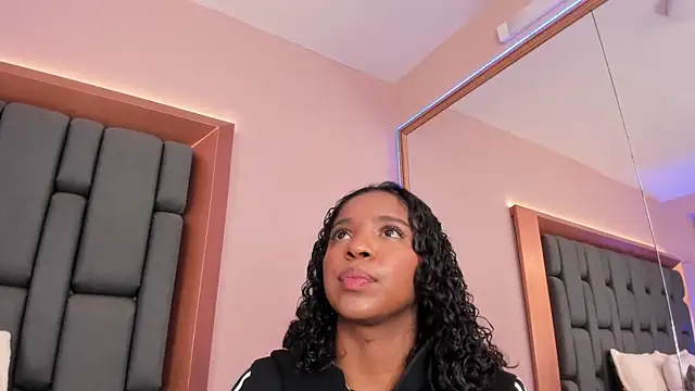 Snapshot of LisaMendez chatting on September 13, 2:22 am LisaMendez online show from September 13, 2:22 am