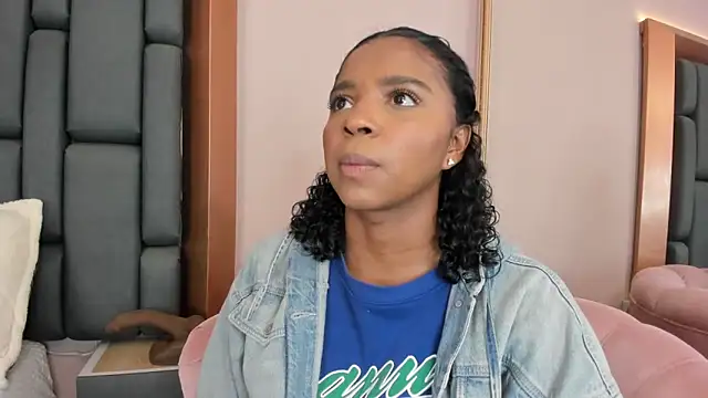 Snapshot of LisaMendez chatting on September 20, 4:13 am LisaMendez online show from September 20, 4:13 am