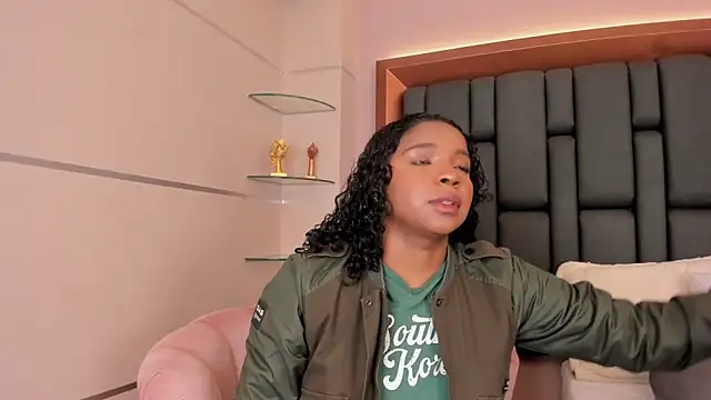 Snapshot of LisaMendez chatting on September 24, 3:43 am LisaMendez online show from September 24, 3:43 am