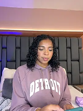 Snapshot of LisaMendez chatting on September 26, 10:47 pm LisaMendez online show from September 26, 10:47 pm