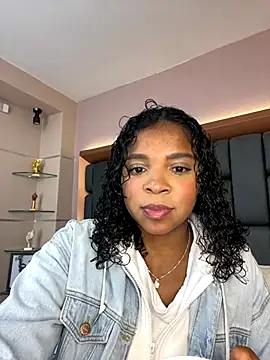 Snapshot of LisaMendez chatting on October 2, 3:57 am LisaMendez online show from October 2, 3:57 am