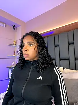 Snapshot of LisaMendez chatting on October 3, 4:09 am LisaMendez online show from October 3, 4:09 am