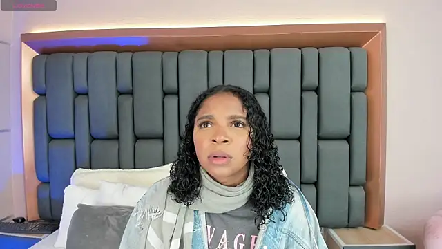 Snapshot of LisaMendez chatting on October 10, 4:00 am LisaMendez online show from October 10, 4:00 am