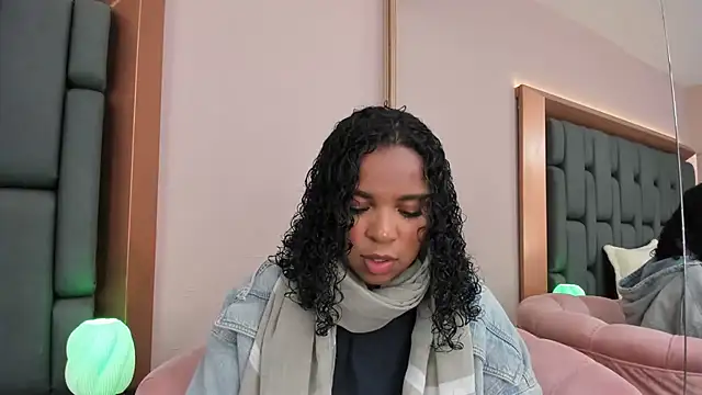 Snapshot of LisaMendez chatting on October 14, 3:40 am LisaMendez online show from October 14, 3:40 am