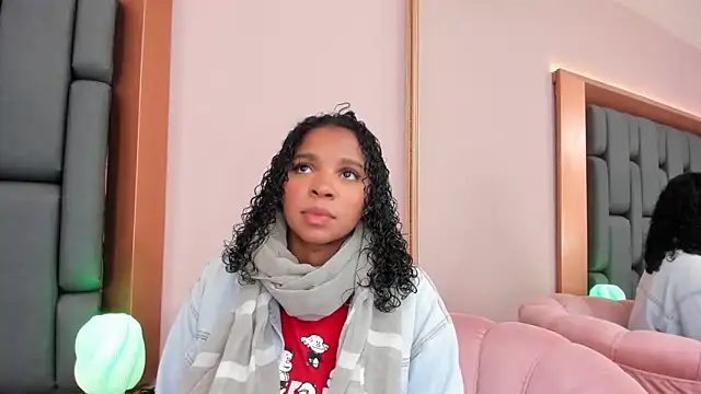 Snapshot of LisaMendez chatting on October 15, 3:39 am LisaMendez online show from October 15, 3:39 am