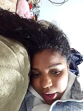 Snapshot of LisaMendez chatting on October 19, 4:51 pm LisaMendez online show from October 19, 4:51 pm