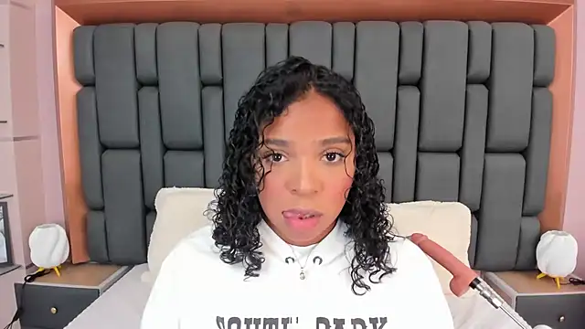 Snapshot of LisaMendez chatting on October 21, 3:51 am LisaMendez online show from October 21, 3:51 am