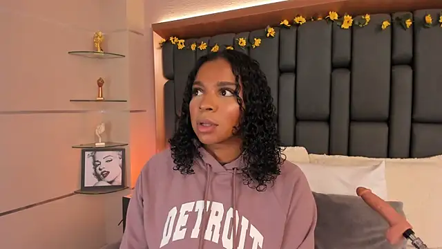 LisaMendez online show from November 21, 11:03 pm